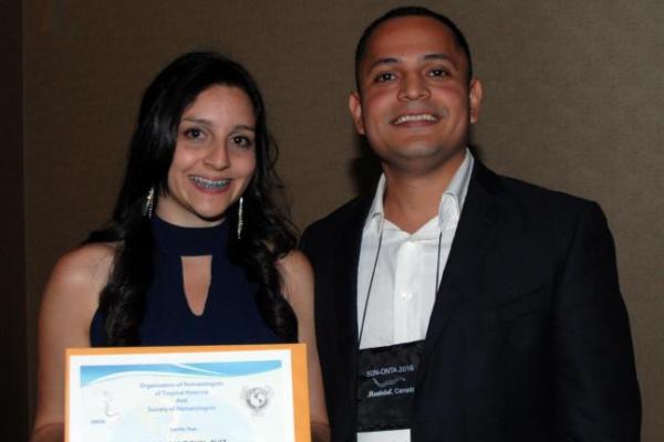 Rebeca Sandoval obtiene reconocimiento a mejor póster en el Congreso de Nematología de las Américas